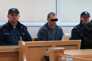 Podwójny morderca przed sądem, ale proces nie ruszył