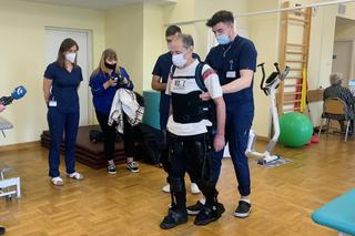 Jak działa egzoszkielet? Lubelski szpital pochwalił się nowoczesnym sprzętem 