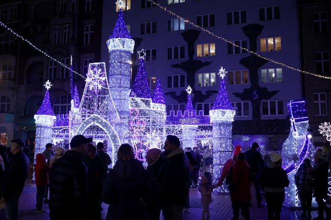 Bytomski rynek świeci się jak choinka. Gwiazda DeLoreana rozświetliła Bytomski Jarmark Świąteczny