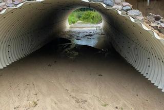 Ulewa uszkodziła most w Barczewku. Droga jest nieprzejezdna! 