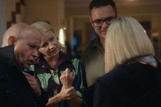 Rodzinka.pl 17 sezon odc. 297. rodzice Magdy - Beata (Agnieszka Wosińska), Jan (Krzysztof Dracz), Ludwik (Tomasz Karolak), Natalia (Małgorzata Kożuchowska)