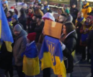 Manifestacja w trzecią rocznicę wybuchu wojny w Ukrainie