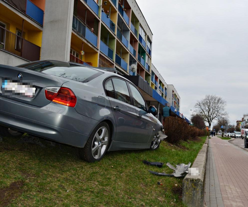 Wstrząsające sceny w Suwałkach. Pijany kierowca BMW omal nie przejechał kobiety z dzieckiem 
