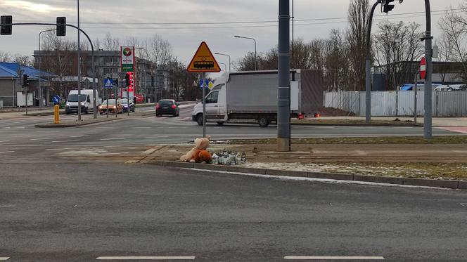 Wzruszający widok grobu Igi potrąconej przez tramwaj w Fordonie