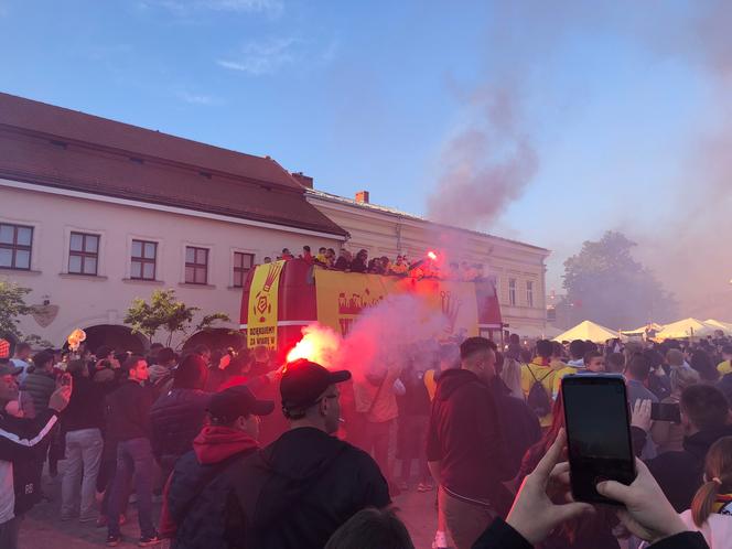 Feta na kieleckim Rynku z okazji awansu Korony do ekstraklasy