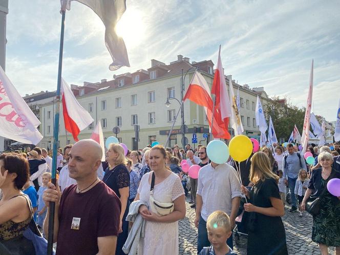 13. Marsz dla Życia i Rodziny zgromadził tłumy na ulicach Białegostoku [ZDJĘCIA]