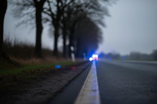 Radiowóz rozbity w Pęcicach. Dlaczego kierowca skody nadal jest wolny?