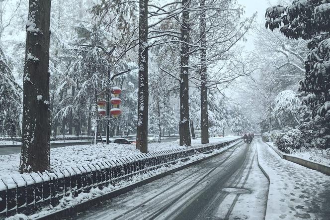 Zima nie odpuszcza. Niebezpieczna pogoda dominuje w Polsce