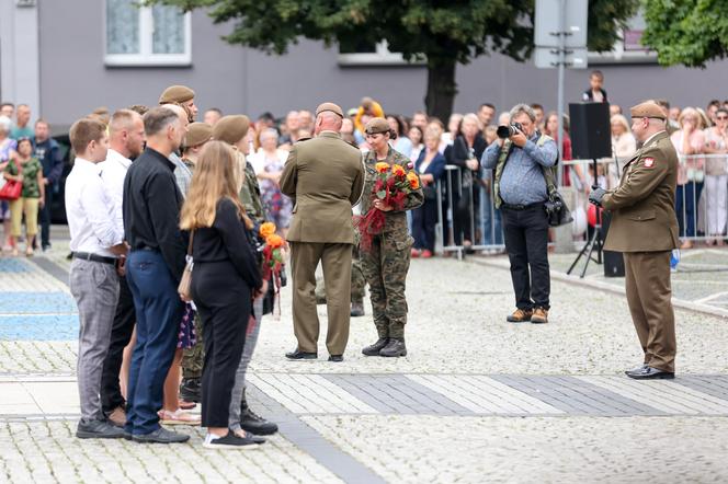 Przysięga wojskowa w Sosnowcu. Żołnierze przedefilowali przez miasto