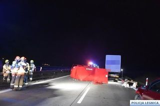 Śmiertelny wypadek na autostradzie A4. Auto wbiło się w naczepę tira, nie żyje 81-latek 