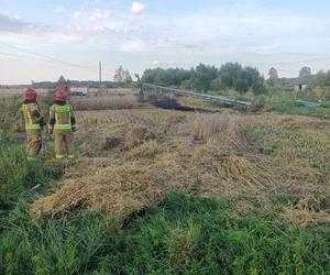 Kombajn ściął słup energetyczny