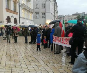 Ostatnie pożegnanie Wandy Półtawskiej. Kard. Dziwisz: Księga jej życia została zamknięta