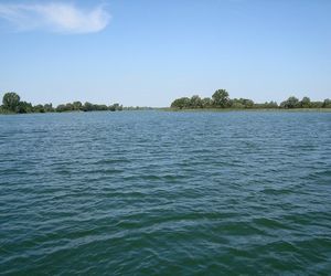Te jeziora w kujawsko-pomorskim lepiej omijać w sezonie. Zawsze są oblegane przez setki turystów [GALERIA]
