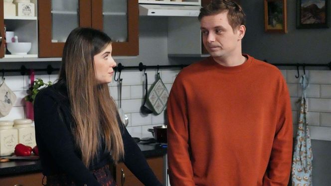 Barwy szczęścia odc. 3180. Agata (Natalia Zambrzycka), Hubert (Marek Molak)