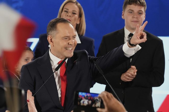 Iskrzy między Donaldem Tuskiem a Karolem Nawrockim