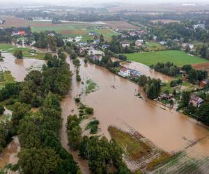 Zalane wsie, ewakuacja, woda na ulicach miasta. Dramatyczna sytuacja na południu Polski. 