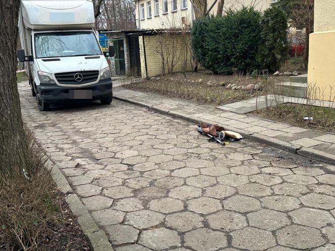 Cofał mercedesem, potrącił kobietę. Dramat na Mokotowie