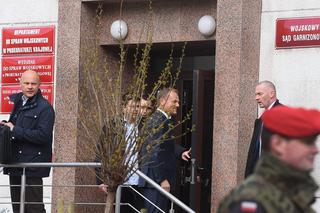 Donald Tusk w prokuraturze. Tak WITALI go zwolennicy i HEJTOWALI przeciwnicy 