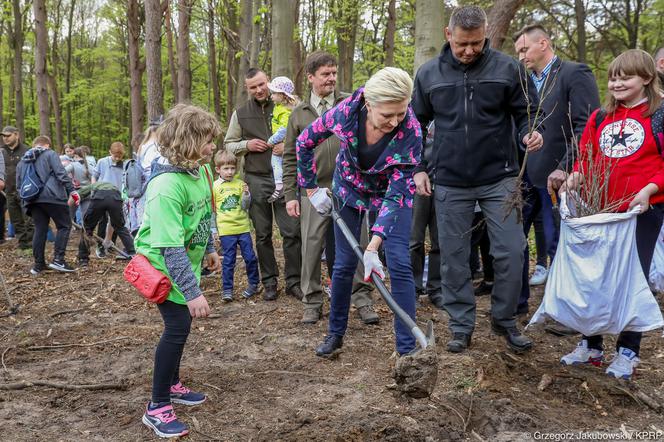 Agata Duda złapała za łopatę. Pierwsza dama jakiej nie znacie