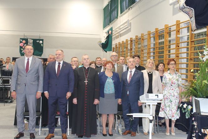 Jubileusz 40-lecia połączony był ze świętem szkoły, ponieważ obchodzi ona również 28. rocznicę nadania imienia.
