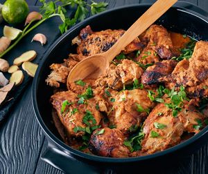 Kurczak z grilla, który idealnie łączy smaki. Marynatę wykorzystasz do ostatniej kropli