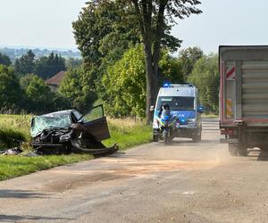 Poważny wypadek w Warmińsko-Mazurskiem. Dwie osoby ranne