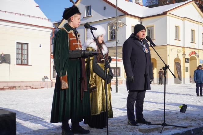 Studniówka miejska w Białymstoku. Prezydent wraz z maturzystami zatańczyli poloneza