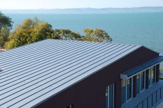 Blacha płaska – zasady układania blachy z rolki