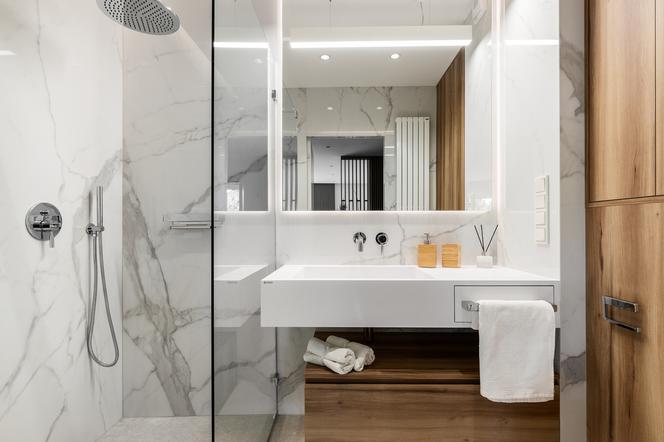 Nowoczesna łazienka z prysznicem czy wanną? 24 pomysły na aranżację nowoczesnej łazienki
