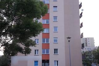 Dwoje dzieci wypadło z okna wieżowca