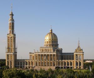 Kościół twierdzi, że nie ma pieniędzy? Ujawniono jego prawdziwy majątek. Ziemia, hotele i kamienice warte setki milionów