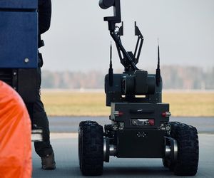 Awaryjne lądowanie samolotu pasażerskiego z terrorystami na pokładzie. Widowiskowe ćwiczenia służb na lotnisku w Katowicach