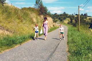 Kid Rotting czyli wiwat nudne wakacje! Trend wśród rodziców, którzy nie planują dzieciom lata