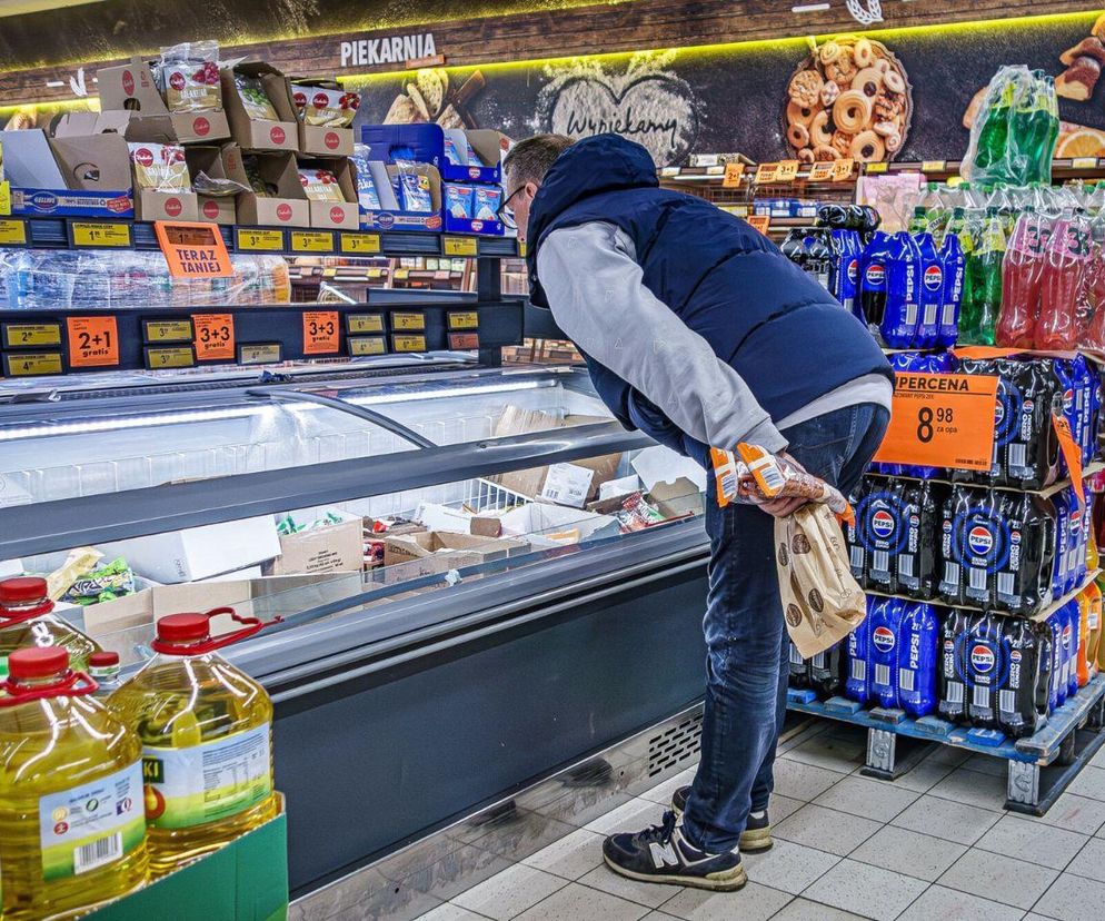 Lawina promocji w Biedronce. Przeceny nawet o kilkadziesiąt procent. Te produkty wyprzedają się najszybciej