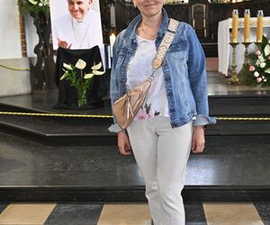 Warszawa żegna papieża Franciszka. Poruszające wpisy w Archikatedrze 