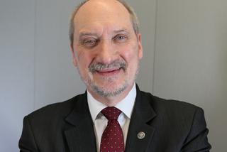 Macierewicz rozdaje 500+ na karabin