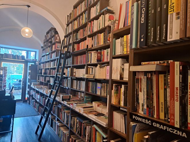 Księgarnio-kawiarnia De Revolutionibus Books w Krakowie