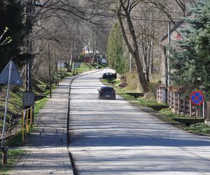 Posąg Emeryka i droga z Nowej Słupi na Święty Krzyż