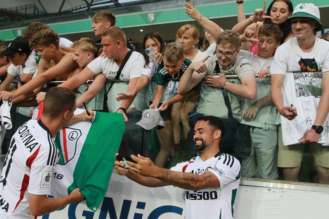 Legia z hukiem rusza po tytuł. Warszawski klub z wielką pompą zaprezentował kadrę na nowy sezon