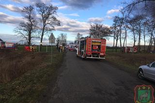 Wielkopolskie. Kobieta i mężczyzna uwięzieni w płomieniach! Uratował ich przejeźdzający obok strażak [ZDJĘCIA]