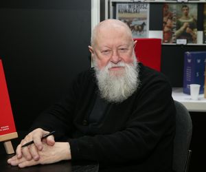 Czy można mieć psiecko? Prof. Bralczyk odnosi się do afery kogo uratujesz: psa czy dziecko?