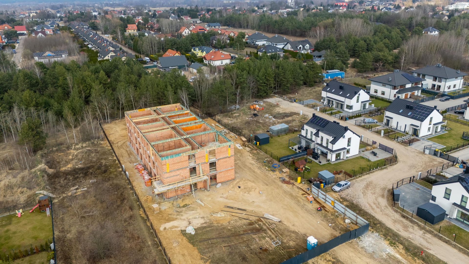 Kontrowersyjna budowa domu jednorodzinnego w Wieliszewie