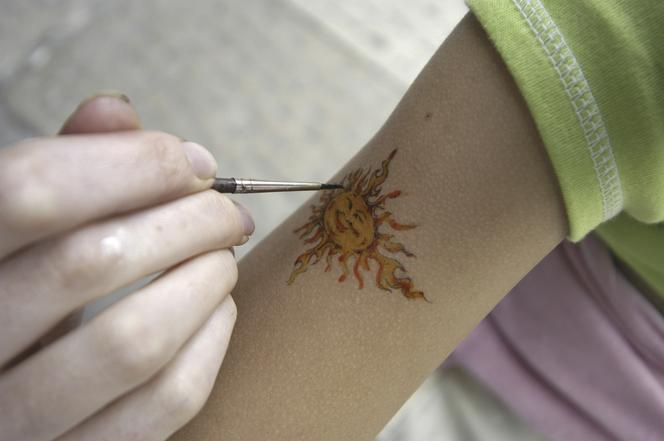 Tatuaż z henny dla dziecka