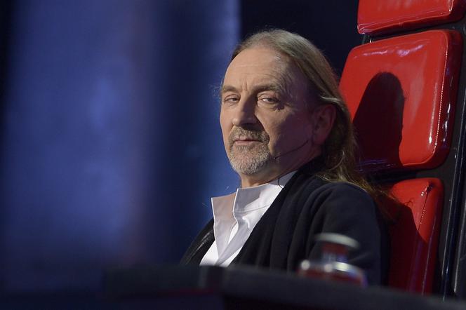 Górniak obcinała mu brwi