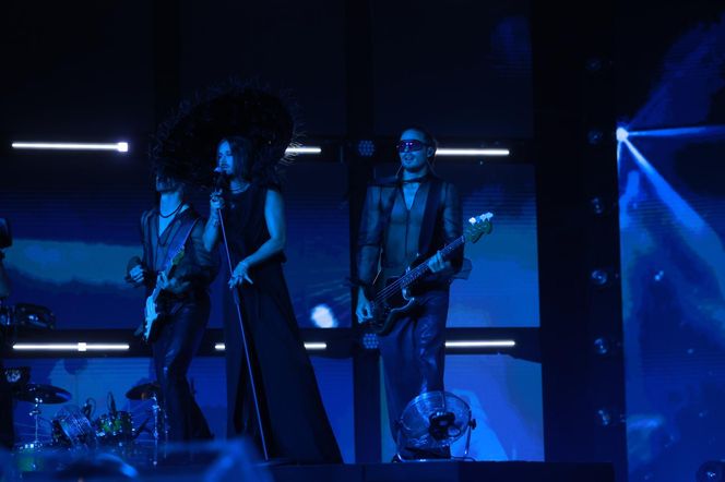 Michał Szpak tak się przejął na scenie, że zgubił mikrofon! Na szczęście nie był sam