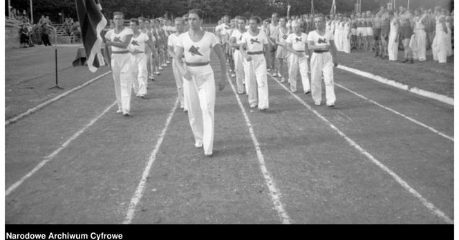 Stadion Olimpijski we Wrocławiu tuż po wojnie. To tutaj rozgrywano mecze piłki nożnej