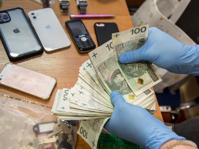 Policjanci rozbili gang. Prali pieniądze i zarabiali krocie na hazardzie