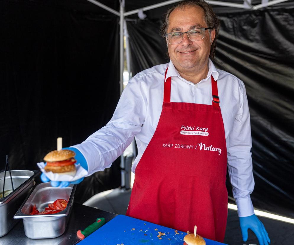 Marek Gróbarczyk serwuje burgery prosto z foodtracka 