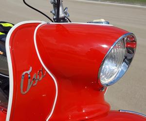 Osy kręciły kółka na stadionie żużlowym w Lesznie. Ogólnopolski zlot skuterów Osa Osieczna-Leszno 