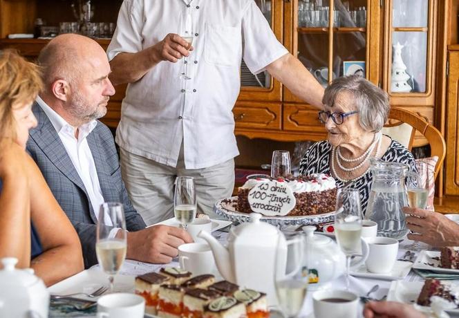 Pani Apolonia urodziła się w woj. świętokrzystkim, a od 1973 roku mieszka w Toruniu